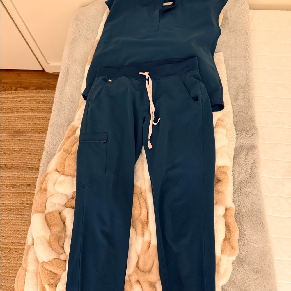 Figs Women's Caribbean blue Scrubs SET MEDIUM